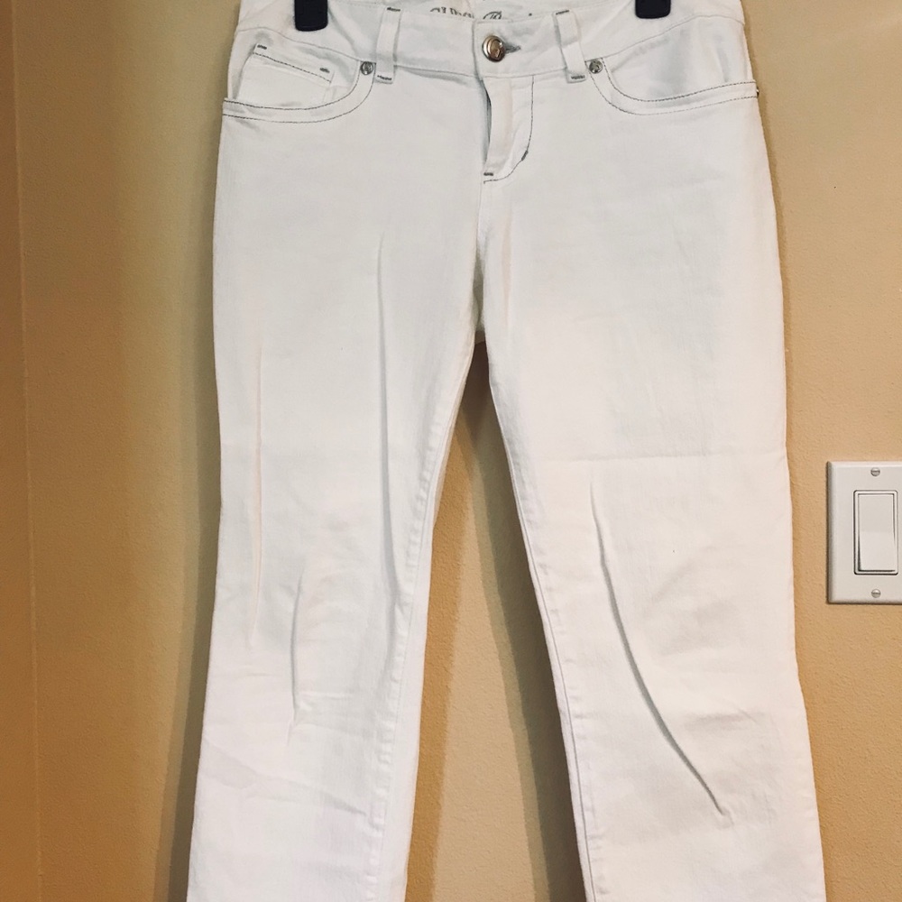Guess white Jeans, New w/o tags